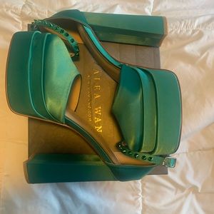 AZALEA WANG CITY ON FIRE CHUNKY PUMP IN GREEN